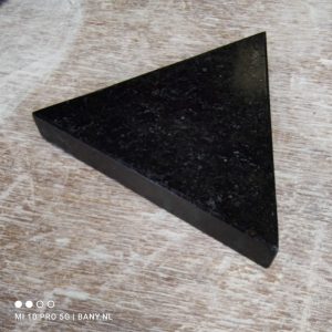granieten sokkel driehoek 15 x 15 x 2 cm